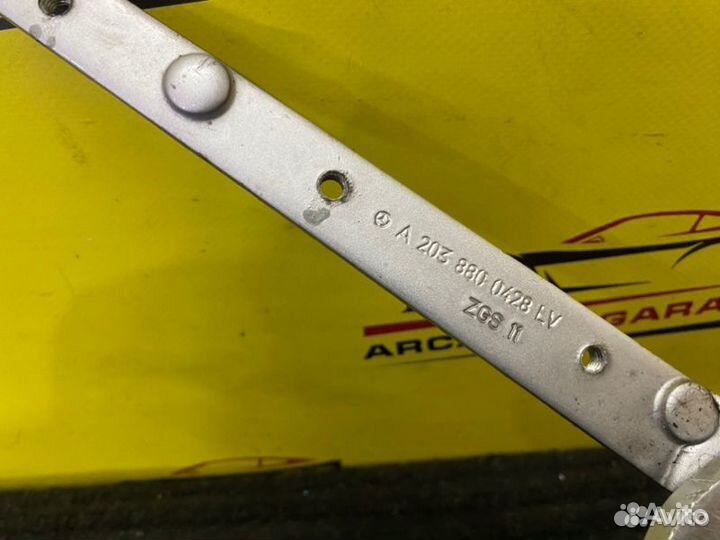 Петля капота правая Mercedes Clc W203 M271.957