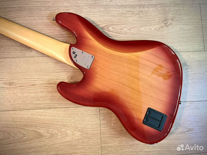 2020 Fender American Ultra Jazz Bass V Ash