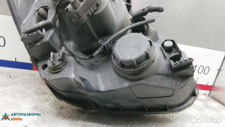 Фара левая Hyundai H-1 Starex 2 2010