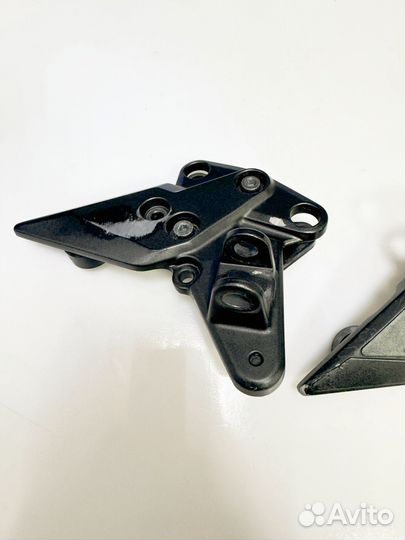 Кронштейн водителья правый Kawasaki z1000sx