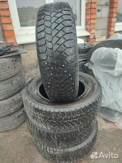 Continental Conti4x4IceContact 215/70 R16