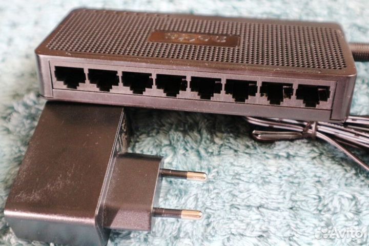 8-порт.хаб и двухдиапазонн. гигабитный WiFi роутер