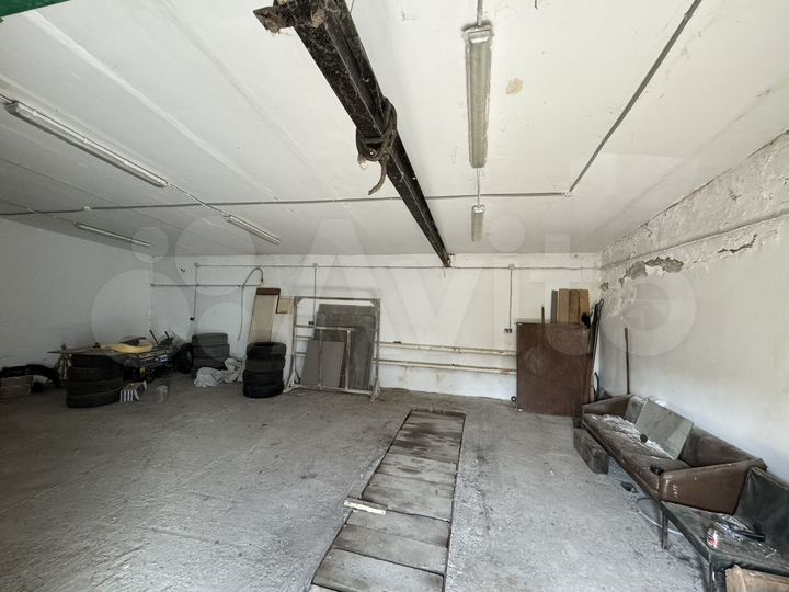 Гараж, > 30 м²