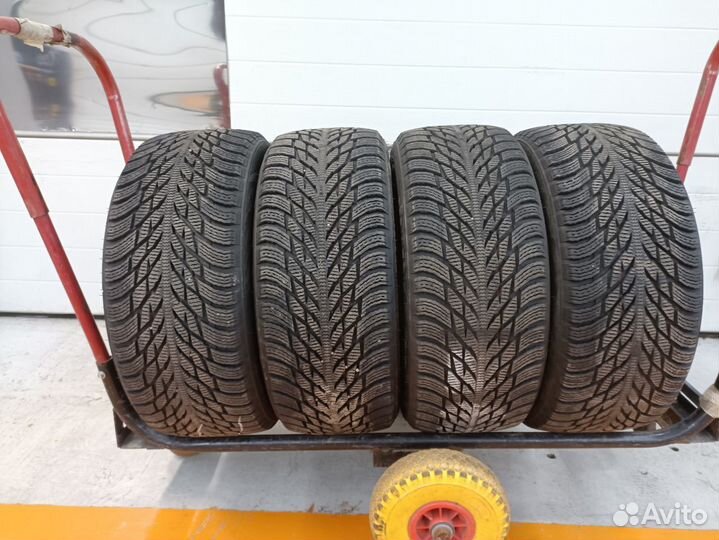 Nokian Tyres Hakkapeliitta R3 235/45 R17 97T