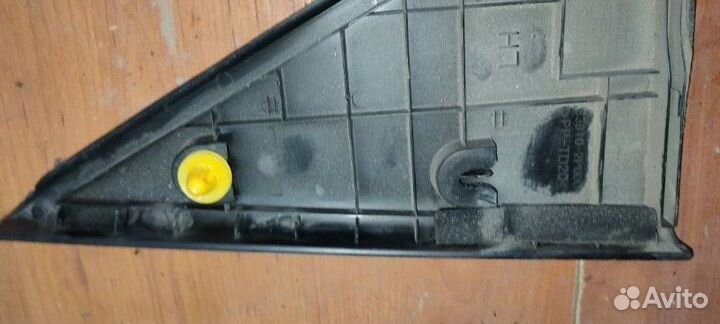 Накладка двери задняя левая Kia Sorento XM