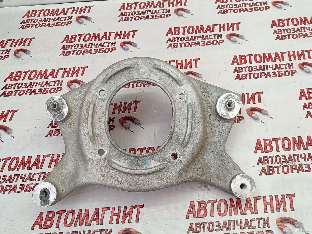 Кронштейн переднего амортизатора правый Voyah Free