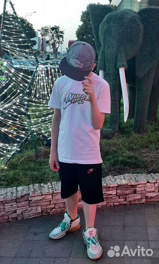 Стильный костюм для мальчика