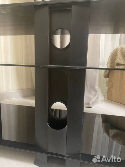 Стеклянная тумба под телевизор