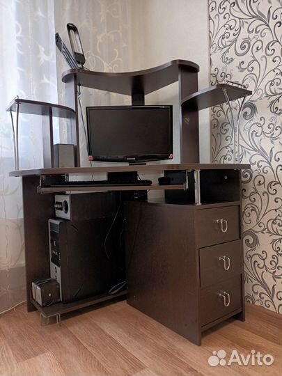 Компьютерный стол угловой