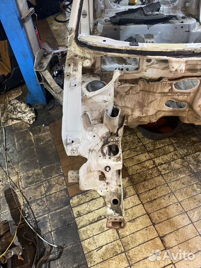 Volkswagen polo Передний правый Ланжерон