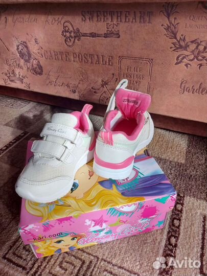 Кроссовки для девочки