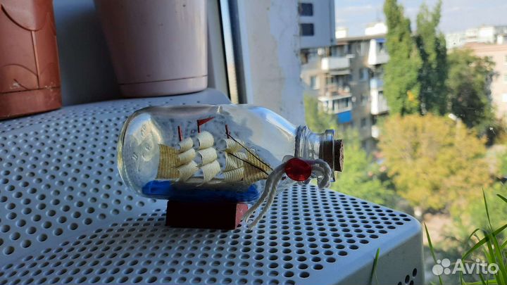 Статуэтка корабль в бутылке