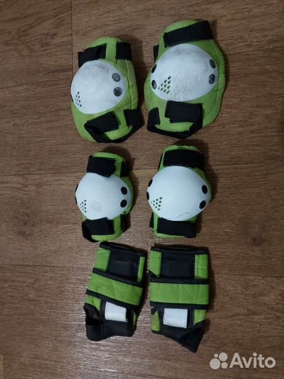 Шлем детский для роликов, щитки на руки и на ноги