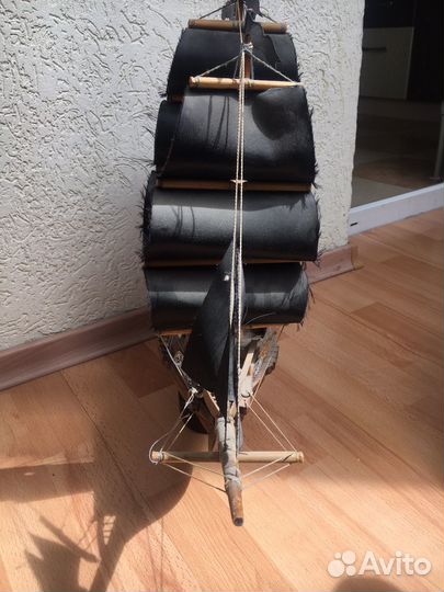 Деревянный парусник