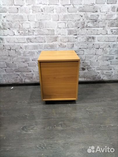 Тумба на колёсах