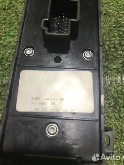 Кнопка стеклоподъемника передняя левая Ford Focus