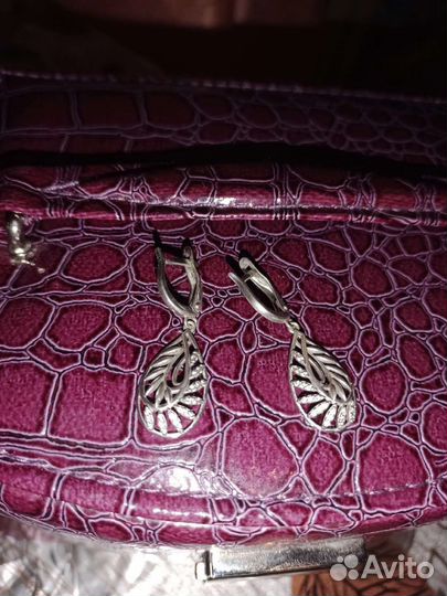 Серьги. Брошь