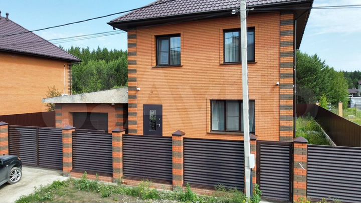 Коттедж 256,4 м² на участке 6,7 сот.