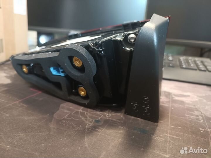 Фонарь задний левый внутренний Skoda Octavia A8