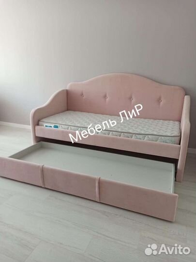 Кровать «Sabrina» с мягкой обивкой