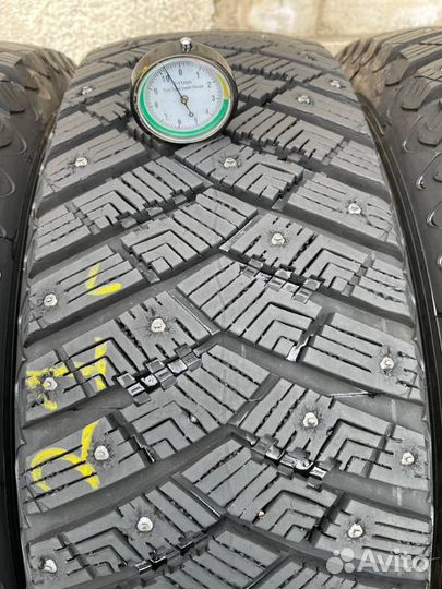 Goodyear UltraGrip Ice Arctic SUV 225/70 R16