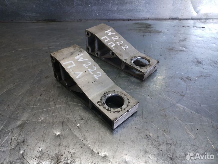 Кронштейн подрамника передний Mercedes-Benz