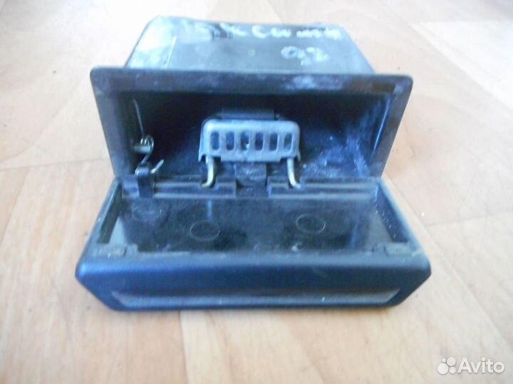 Ящик передней консоли Nissan Maxima (88-94 года) J30