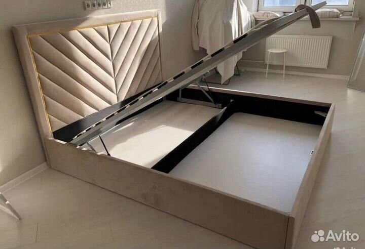 Кровать двухспальная с подьемным механизмом
