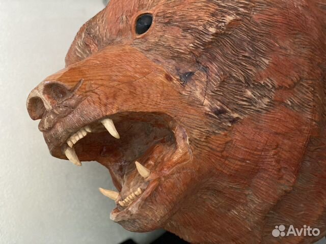 Скульптура вырезанная из дерева