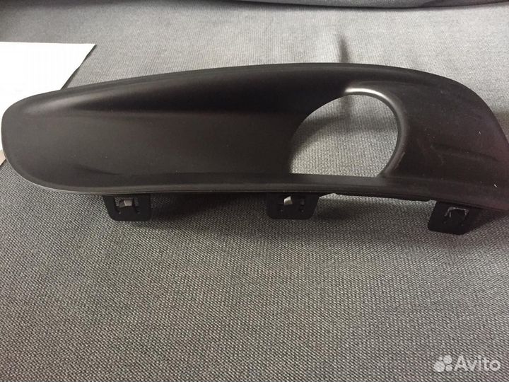 Накладка на противотуманный фару