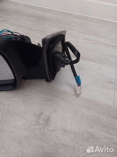 Продается зеркало боковое toyota RAV 4 CA40