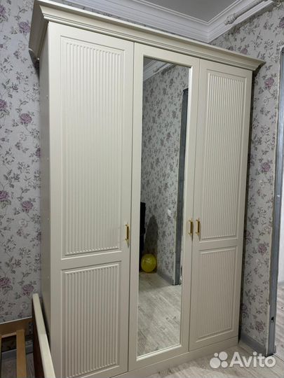 Шкаф распашной новый