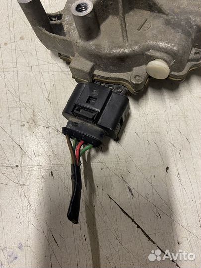 Моторчик стеклоочистителя передний Skoda Fabia