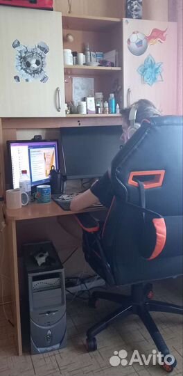 Компьютерный стол