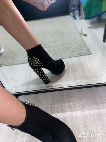 Ботильоны с шипами