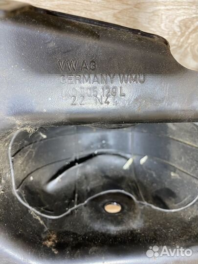 Опорный кронштейн задней балки левый VW Passat B8