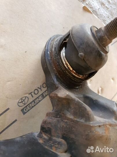 Вилка передняя левая Toyota Land-Cruiser 200