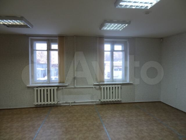 Помещение 340 м² на первой линии с отд. входом