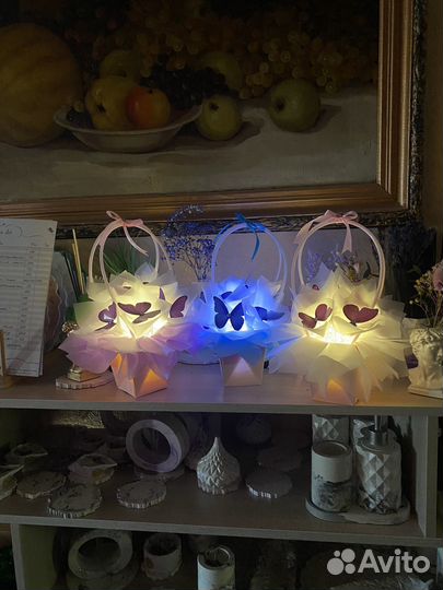 Букеты из бабочек в корзинке