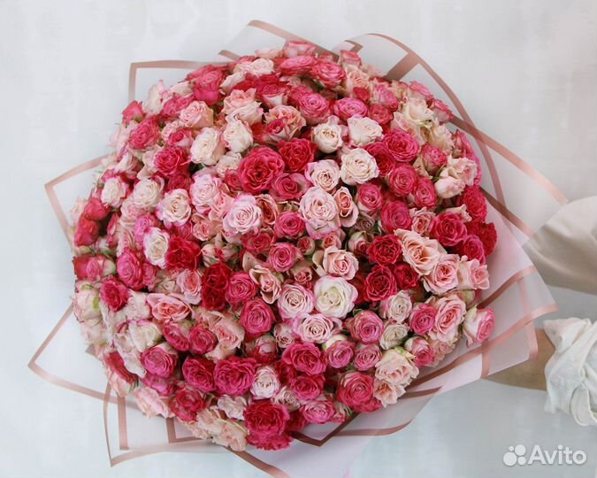 Букет из 101 кустовой розы нежный микс 40 см