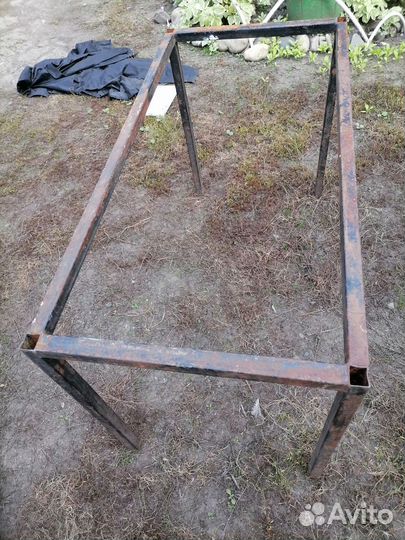 Металлический стол