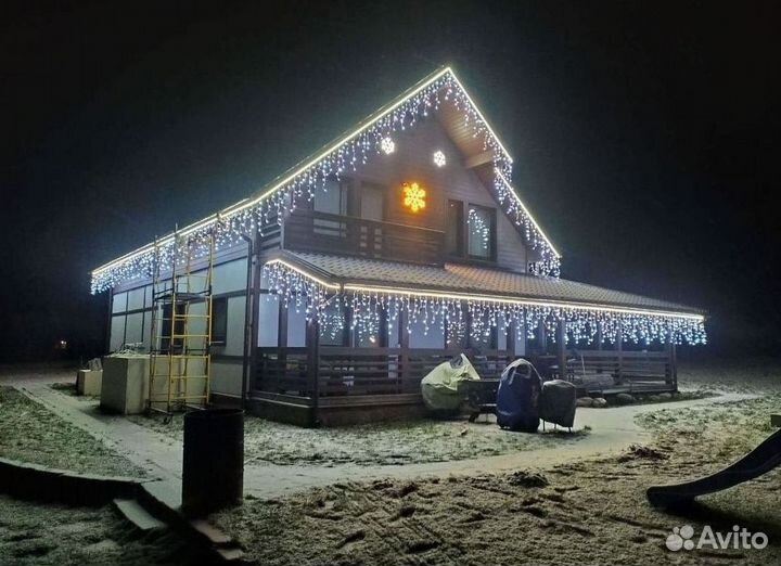 Украшение домов гирляндами, подсветка дома лентой