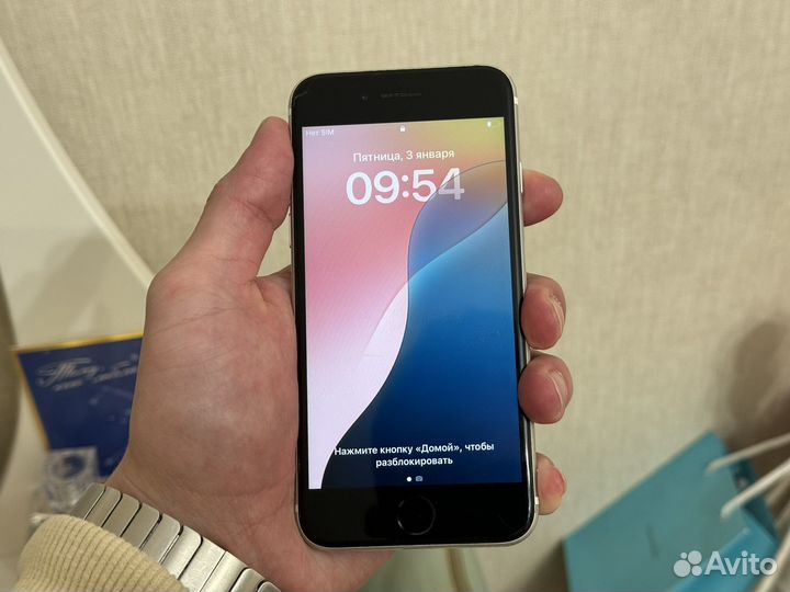 iPhone SE (2020), 64 ГБ