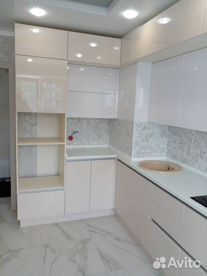 Кухня Modern с профилем Gola