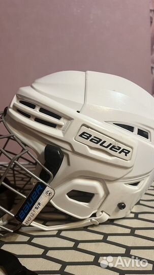 Хоккейный шлем