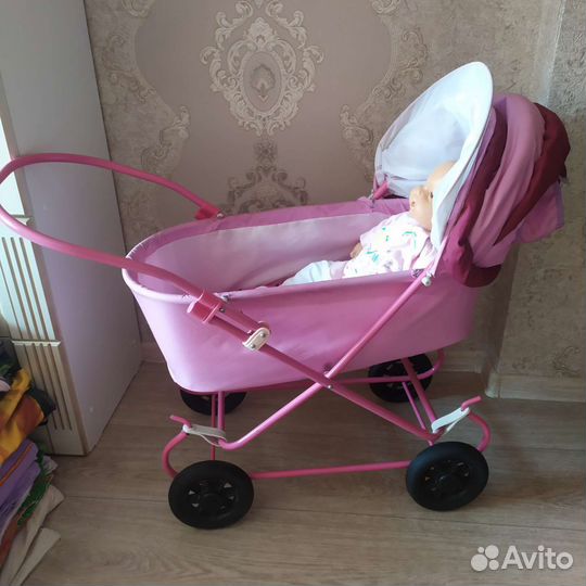Игрушечная коляска с пупсиком