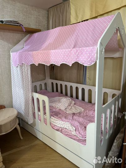 Домик-кровать с выкатным ящиком