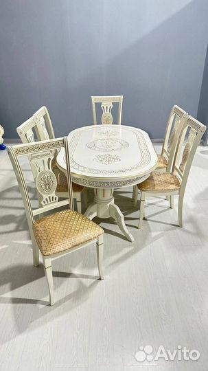 Стол и стулья новые