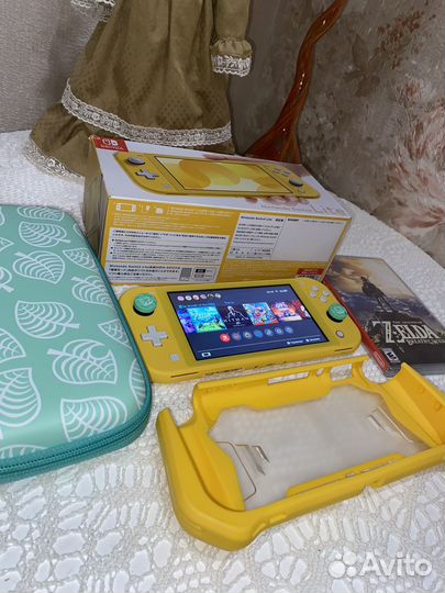 Nintendo switch lite Желтая