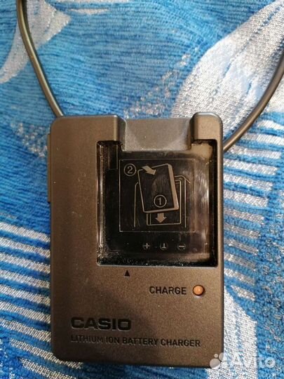 Зарядное устройство на фотоаппарат Casio и провода